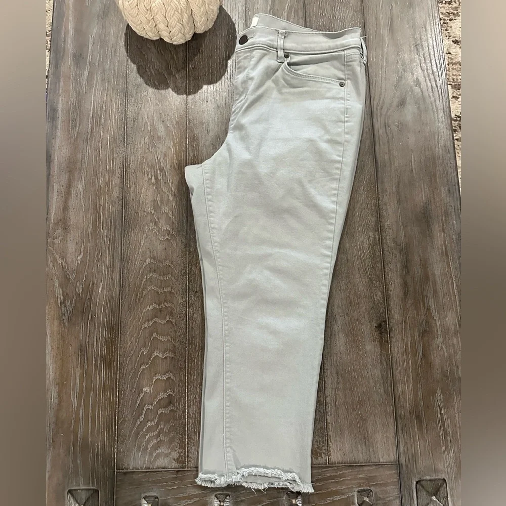 LOFT Sage Skinny Crop Petite Jeans - Picture 9 of 11